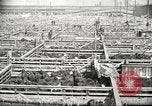 Standbild Arbeitnehmer Metzgerei United States USA, 1919, aus Sekunde 21 historischem Filmmaterial Videoclip 65675063933