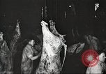 Standbild Arbeitnehmer Metzgerei United States USA, 1919, aus Sekunde 62 historischem Filmmaterial Videoclip 65675063933