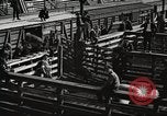 Standbild Arbeitnehmer Metzgerei United States USA, 1919, aus Sekunde 10 historischem Filmmaterial Videoclip 65675063934