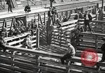 Standbild Arbeitnehmer Metzgerei United States USA, 1919, aus Sekunde 16 historischem Filmmaterial Videoclip 65675063934
