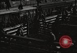 Standbild Arbeitnehmer Metzgerei United States USA, 1919, aus Sekunde 17 historischem Filmmaterial Videoclip 65675063934