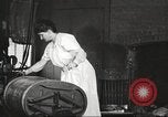 Immagine di Uso di elettricità United States USA, 1919, secondo 13 filmato di repertorio 65675063936