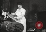 Immagine di Uso di elettricità United States USA, 1919, secondo 14 filmato di repertorio 65675063936