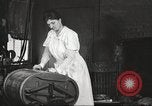 Immagine di Uso di elettricità United States USA, 1919, secondo 15 filmato di repertorio 65675063936