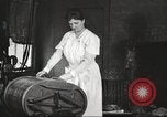 Immagine di Uso di elettricità United States USA, 1919, secondo 16 filmato di repertorio 65675063936