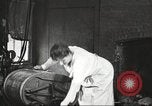 Immagine di Uso di elettricità United States USA, 1919, secondo 17 filmato di repertorio 65675063936