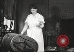 Immagine di Uso di elettricità United States USA, 1919, secondo 21 filmato di repertorio 65675063936