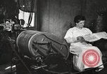 Immagine di Uso di elettricità United States USA, 1919, secondo 46 filmato di repertorio 65675063936