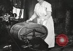 Immagine di Uso di elettricità United States USA, 1919, secondo 51 filmato di repertorio 65675063936