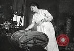Immagine di Uso di elettricità United States USA, 1919, secondo 53 filmato di repertorio 65675063936