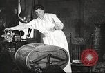 Immagine di Uso di elettricità United States USA, 1919, secondo 55 filmato di repertorio 65675063936