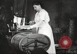 Immagine di Uso di elettricità United States USA, 1919, secondo 57 filmato di repertorio 65675063936