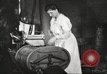 Immagine di Uso di elettricità United States USA, 1919, secondo 60 filmato di repertorio 65675063936