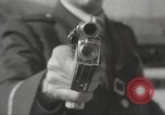 Standbild Pistole Film Kamera Los Angeles California USA, 1935, aus Sekunde 9 historischem Filmmaterial Videoclip 65675063945
