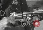Standbild Pistole Film Kamera Los Angeles California USA, 1935, aus Sekunde 17 historischem Filmmaterial Videoclip 65675063945