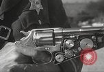 Standbild Pistole Film Kamera Los Angeles California USA, 1935, aus Sekunde 19 historischem Filmmaterial Videoclip 65675063945