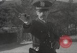 Standbild Pistole Film Kamera Los Angeles California USA, 1935, aus Sekunde 32 historischem Filmmaterial Videoclip 65675063945