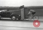 Image Bicycle Rider Frank Bartel établit un nouveau record de vitesse Los Angeles California USA, 1935, de la seconde 31 séquences d'archives historiques vidéo 65675063946