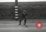 Image Bicycle Rider Frank Bartel établit un nouveau record de vitesse Los Angeles California USA, 1935, de la seconde 33 séquences d'archives historiques vidéo 65675063946