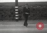 Image Bicycle Rider Frank Bartel établit un nouveau record de vitesse Los Angeles California USA, 1935, de la seconde 34 séquences d'archives historiques vidéo 65675063946