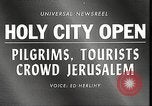 Immagine di Religiosa ebraica in pellegrinaggio a Gerusalemme dopo la guerra dei sei giorni Gerusalemme Palestina, 1967, secondo 3 filmato di repertorio 65675063952