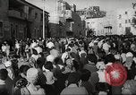 Immagine di Religiosa ebraica in pellegrinaggio a Gerusalemme dopo la guerra dei sei giorni Gerusalemme Palestina, 1967, secondo 9 filmato di repertorio 65675063952