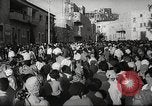 Immagine di Religiosa ebraica in pellegrinaggio a Gerusalemme dopo la guerra dei sei giorni Gerusalemme Palestina, 1967, secondo 10 filmato di repertorio 65675063952