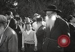 Immagine di Religiosa ebraica in pellegrinaggio a Gerusalemme dopo la guerra dei sei giorni Gerusalemme Palestina, 1967, secondo 14 filmato di repertorio 65675063952