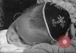 Immagine di Religiosa ebraica in pellegrinaggio a Gerusalemme dopo la guerra dei sei giorni Gerusalemme Palestina, 1967, secondo 15 filmato di repertorio 65675063952
