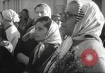 Immagine di Religiosa ebraica in pellegrinaggio a Gerusalemme dopo la guerra dei sei giorni Gerusalemme Palestina, 1967, secondo 18 filmato di repertorio 65675063952