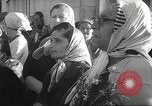 Immagine di Religiosa ebraica in pellegrinaggio a Gerusalemme dopo la guerra dei sei giorni Gerusalemme Palestina, 1967, secondo 19 filmato di repertorio 65675063952