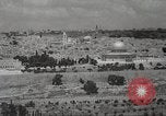 Immagine di Religiosa ebraica in pellegrinaggio a Gerusalemme dopo la guerra dei sei giorni Gerusalemme Palestina, 1967, secondo 37 filmato di repertorio 65675063952
