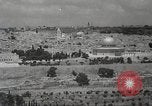 Immagine di Religiosa ebraica in pellegrinaggio a Gerusalemme dopo la guerra dei sei giorni Gerusalemme Palestina, 1967, secondo 39 filmato di repertorio 65675063952