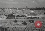 Immagine di Religiosa ebraica in pellegrinaggio a Gerusalemme dopo la guerra dei sei giorni Gerusalemme Palestina, 1967, secondo 40 filmato di repertorio 65675063952
