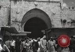 Immagine di Religiosa ebraica in pellegrinaggio a Gerusalemme dopo la guerra dei sei giorni Gerusalemme Palestina, 1967, secondo 41 filmato di repertorio 65675063952