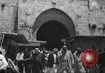 Immagine di Religiosa ebraica in pellegrinaggio a Gerusalemme dopo la guerra dei sei giorni Gerusalemme Palestina, 1967, secondo 43 filmato di repertorio 65675063952