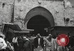Immagine di Religiosa ebraica in pellegrinaggio a Gerusalemme dopo la guerra dei sei giorni Gerusalemme Palestina, 1967, secondo 44 filmato di repertorio 65675063952