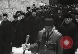 Immagine di Religiosa ebraica in pellegrinaggio a Gerusalemme dopo la guerra dei sei giorni Gerusalemme Palestina, 1967, secondo 59 filmato di repertorio 65675063952