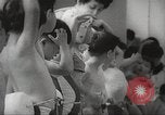 Immagine di Bambini giapponesi nuotare Tokyo Giappone, 1967, secondo 5 filmato di repertorio 65675063956