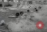 Immagine di Bambini giapponesi nuotare Tokyo Giappone, 1967, secondo 36 filmato di repertorio 65675063956