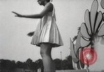 Immagine di Giovani adolescenti New York City USA, 1967, secondo 24 filmato di repertorio 65675063957