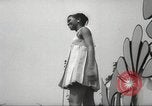 Immagine di Giovani adolescenti New York City USA, 1967, secondo 25 filmato di repertorio 65675063957
