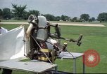 Standbild rocket Riemen Jet Pack Testflug am Pentagon Arlington Virginia USA, 1961, aus Sekunde 3 historischem Filmmaterial Videoclip 65675063979
