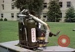 Standbild rocket Riemen Jet Pack Testflug am Pentagon Arlington Virginia USA, 1961, aus Sekunde 6 historischem Filmmaterial Videoclip 65675063979