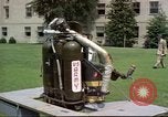 Standbild rocket Riemen Jet Pack Testflug am Pentagon Arlington Virginia USA, 1961, aus Sekunde 7 historischem Filmmaterial Videoclip 65675063979