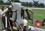 Standbild rocket Riemen Jet Pack Testflug am Pentagon Arlington Virginia USA, 1961, aus Sekunde 15 historischem Filmmaterial Videoclip 65675063979