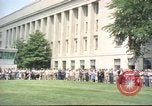 Standbild rocket Riemen Jet Pack Testflug am Pentagon Arlington Virginia USA, 1961, aus Sekunde 17 historischem Filmmaterial Videoclip 65675063979