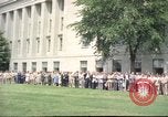 Standbild rocket Riemen Jet Pack Testflug am Pentagon Arlington Virginia USA, 1961, aus Sekunde 19 historischem Filmmaterial Videoclip 65675063979