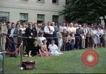 Standbild rocket Riemen Jet Pack Testflug am Pentagon Arlington Virginia USA, 1961, aus Sekunde 33 historischem Filmmaterial Videoclip 65675063979