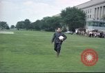 Standbild rocket Riemen Jet Pack Testflug am Pentagon Arlington Virginia USA, 1961, aus Sekunde 41 historischem Filmmaterial Videoclip 65675063979